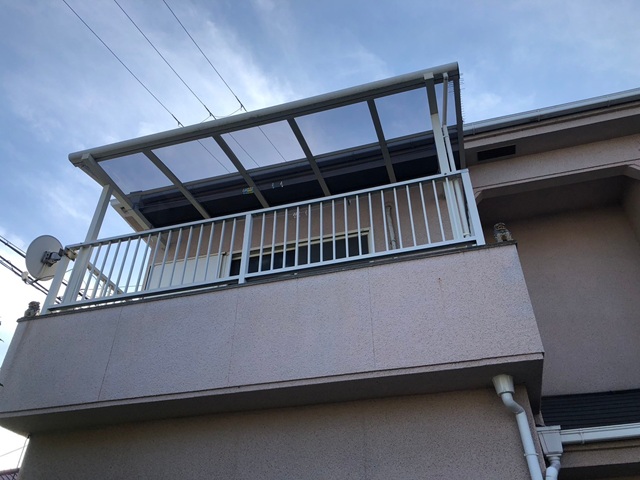 明石市　M様邸　雹災害によりベランダ屋根材が破損、ご近所様からのご紹介でご相談頂き貼り替えの施工をさせて頂きました